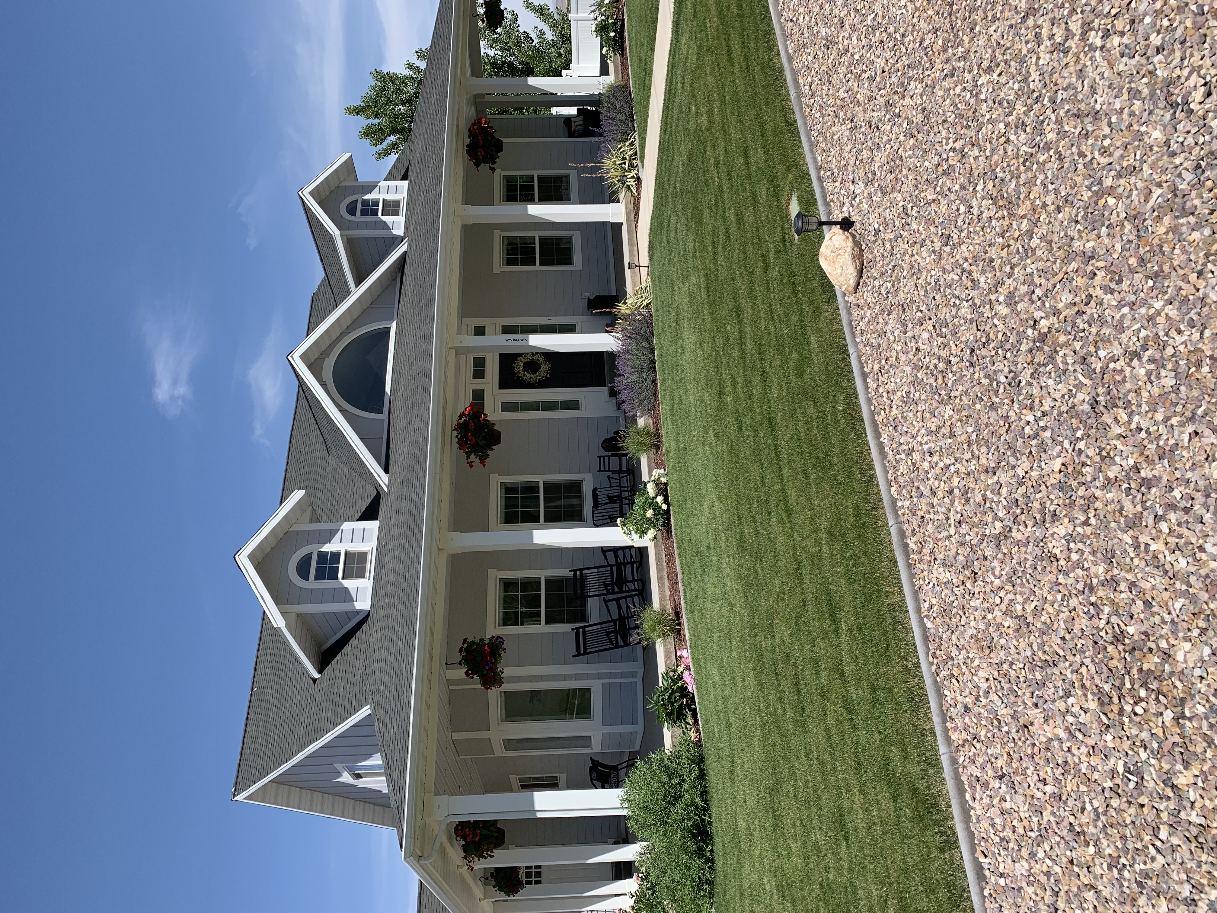 RYZE window cleaning team working on Utah County home